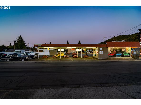 1270 W Harvard Ave, Roseburg, OR 97471